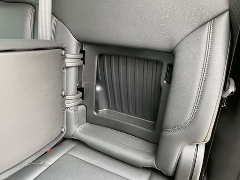 Used 2025 Chevrolet Silverado 1500 LT image 39