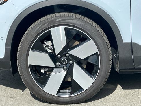 Used 2025 Volvo EX40 Ultra w/ Protection Package Premier image 12