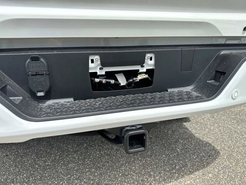 New 2025 GMC Canyon AT4 w/ Nightfall Edition AWD/4WD image 14