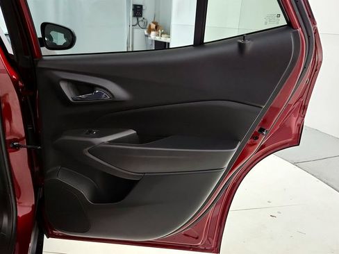 Used 2024 Chevrolet Trax RS w/ Sunroof Package FWD image 19
