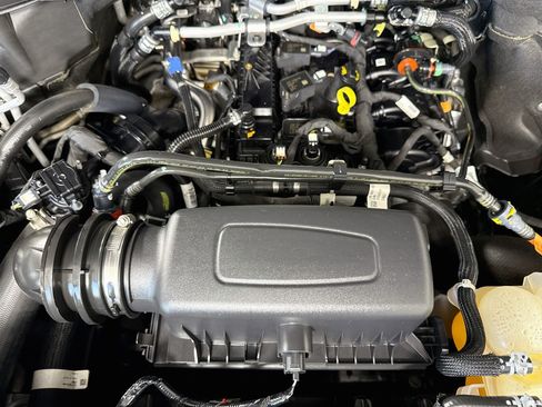 Used 2023 Ford Explorer XLT w/ Equipment Group 202A RWD image 39