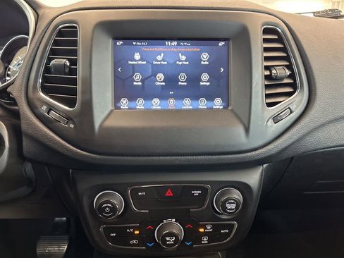 Used 2020 Jeep Compass Latitude w/ Cold Weather Group AWD/4WD image 11