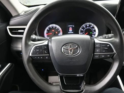 Used 2020 Toyota Highlander L image 8