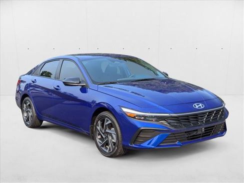 New 2025 Hyundai Elantra SEL image 6