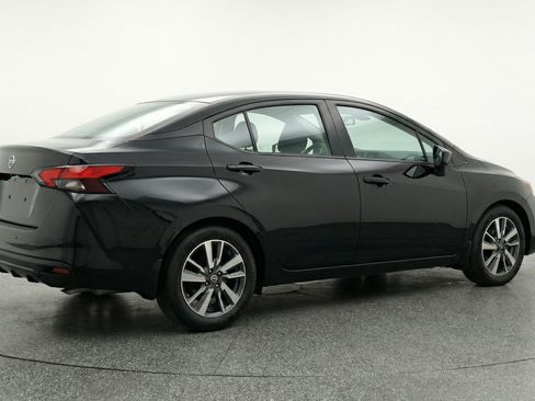 Used 2025 Nissan Versa SV image 9