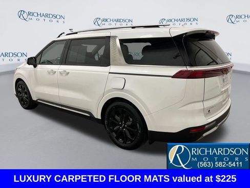 Used 2023 Kia Carnival SX Prestige image 3