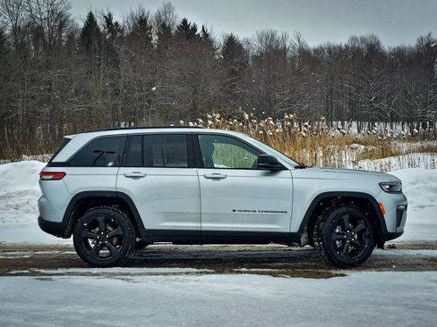 New 2026 Jeep Grand Cherokee Limited w/ Limited Altitude Package AWD/4WD image 2