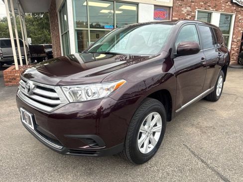 Used 2013 Toyota Highlander FWD w/ Cold Weather Pkg image 1