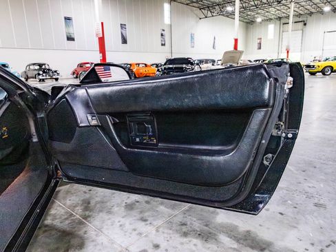 Used 1990 Chevrolet Corvette Coupe RWD image 38
