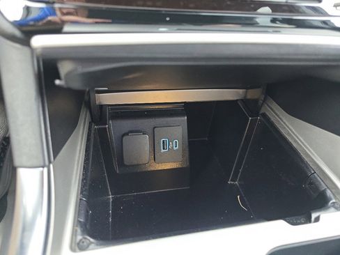 Used 2022 Ford Explorer Limited image 28