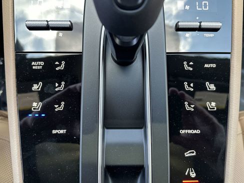 New 2025 Porsche Macan image 24