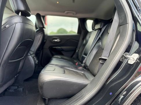 Used 2020 Jeep Cherokee Latitude Plus FWD image 10