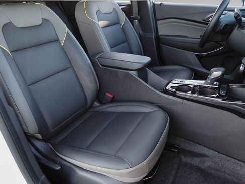 Used 2024 Chevrolet Trax ACTIV w/ Driver Confidence Package FWD image 26