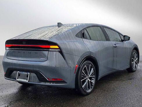 Used 2025 Toyota Prius XLE image 3