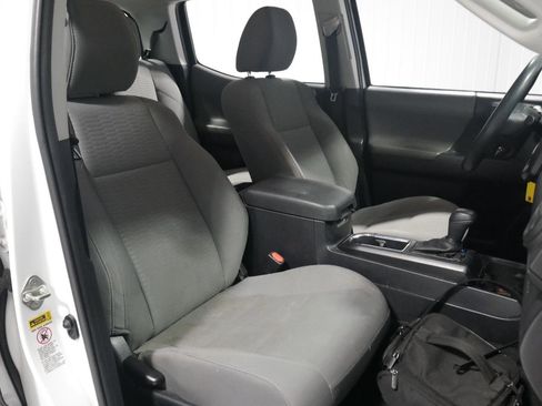 Used 2017 Toyota Tacoma SR image 15
