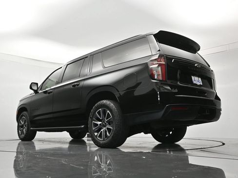 Used 2023 Chevrolet Suburban Z71 w/ Luxury Package AWD/4WD image 45