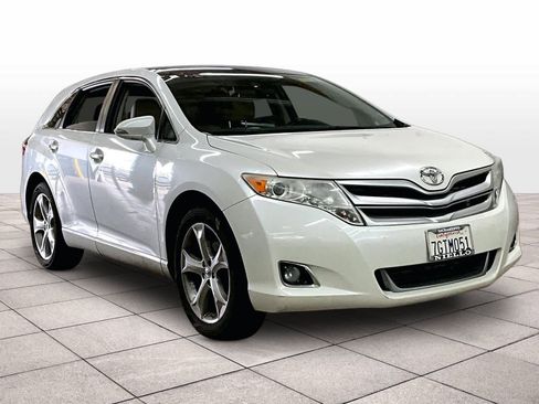 Used 2014 Toyota Venza XLE w/ XLE Premium Package FWD image 2