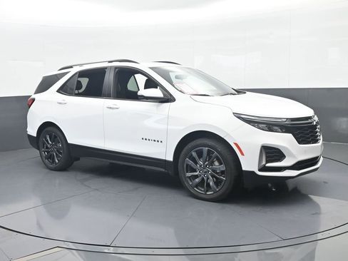 Used 2024 Chevrolet Equinox RS w/ RS Leather Package image 8