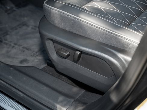 Used 2023 Buick Envision Avenir image 21