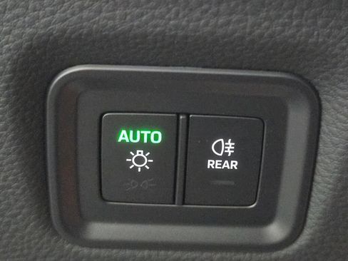 Certified 2025 Porsche Cayenne S AWD/4WD image 28