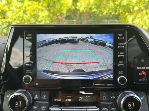 Used 2022 Toyota Highlander XLE AWD/4WD image 26