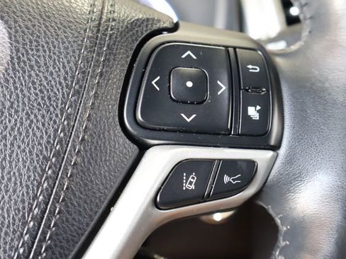 Used 2018 Toyota Highlander Limited Platinum AWD/4WD image 26
