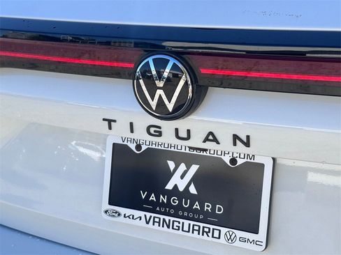 New 2026 Volkswagen Tiguan SE R-Line image 8