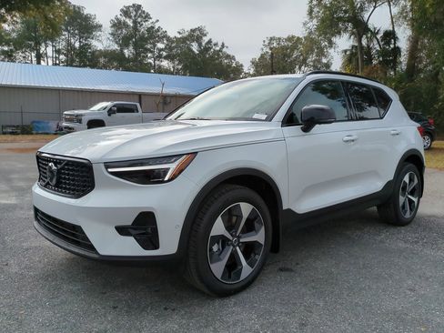 New 2026 Volvo XC40 B5 Plus w/ Protection Package Premier image 8