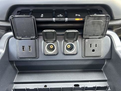 Certified 2017 GMC Sierra 1500 SLT w/ SLT Preferred Package image 22