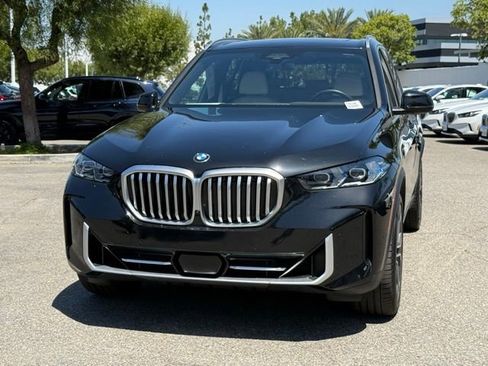 Certified 2024 BMW X5 xDrive40i w/ Premium Package AWD/4WD image 3