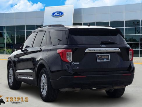 Used 2023 Ford Explorer XLT image 4