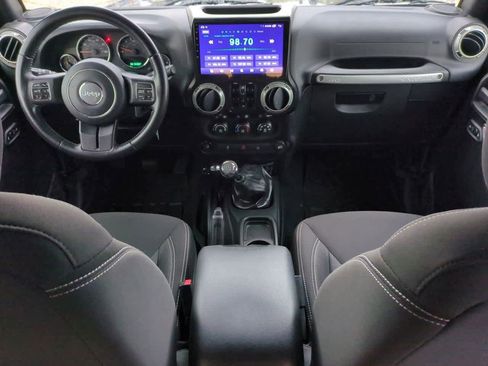 Used 2017 Jeep Wrangler Unlimited Sahara w/ Connectivity Group image 15