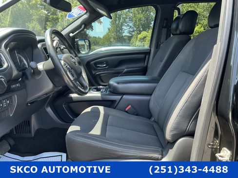Used 2019 Nissan Titan SV w/ SV Convenience Package AWD/4WD image 11