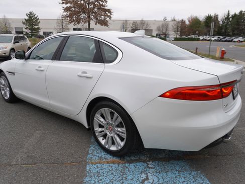 Used 2016 Jaguar XF Premium image 5