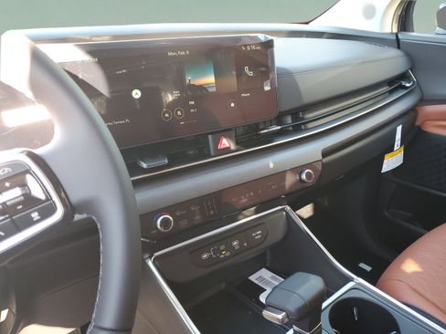New 2026 Kia Carnival EX FWD image 24
