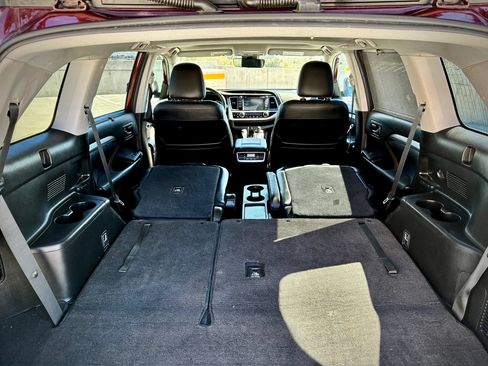 Used 2019 Toyota Highlander XLE FWD image 49