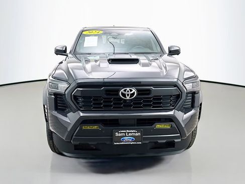 Used 2024 Toyota Tacoma TRD Sport image 2