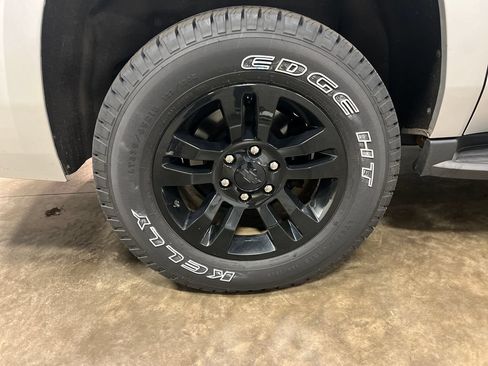 Used 2020 Chevrolet Suburban LT AWD/4WD image 9
