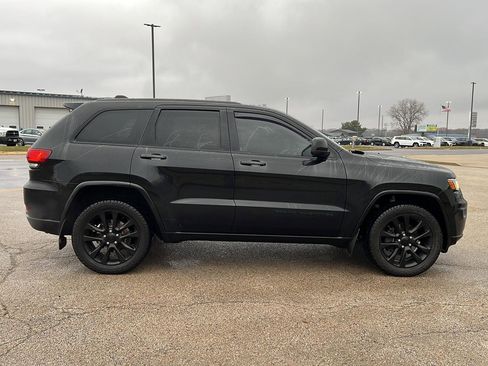 Used 2018 Jeep Grand Cherokee Altitude image 5