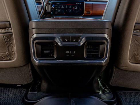 Used 2024 GMC Sierra 3500 Denali Ultimate AWD/4WD image 32