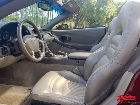 Used 2003 Chevrolet Corvette Coupe w/ Preferred Equipment Group RWD image 19