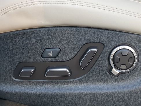 Used 2025 Genesis Electrified GV70 Advanced w/ Prestige Package image 18