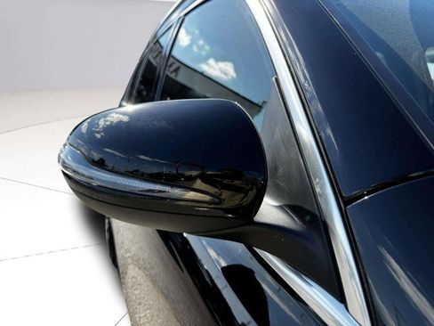 Used 2025 Mercedes-Benz GLB 250 image 9