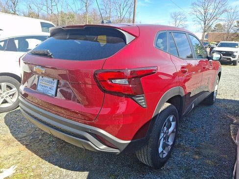 Certified 2025 Chevrolet Trax LS w/ LS Convenience Package image 7