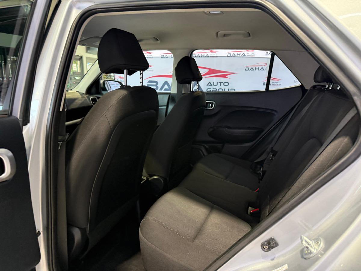 Used 2021 Hyundai Venue SE FWD image 34