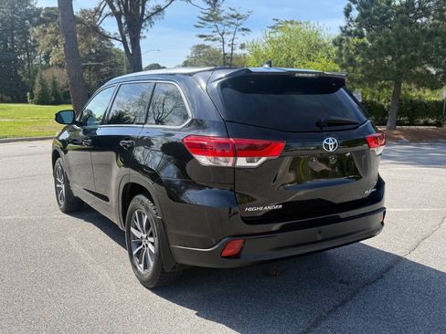 Used 2018 Toyota Highlander XLE AWD/4WD image 7