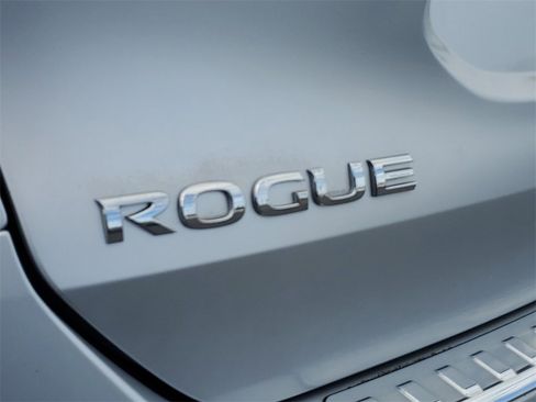 Used 2015 Nissan Rogue SV image 6