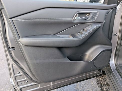 New 2026 Nissan Rogue Platinum w/ Platinum Premium Package image 9