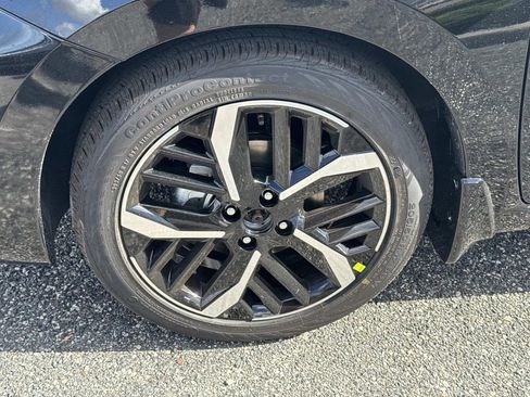 New 2025 Nissan Versa SR w/ Trunk Package image 11