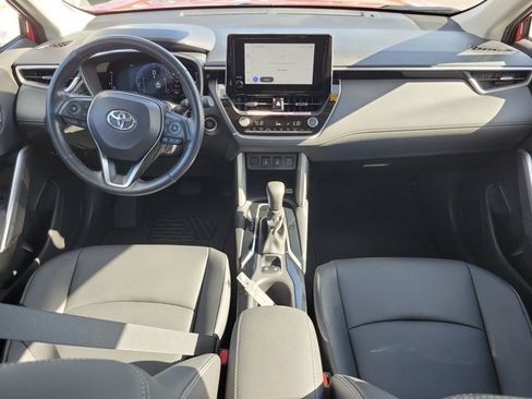 Used 2023 Toyota Corolla Cross XLE image 21